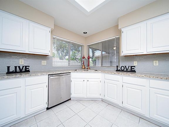 5th image of 2807 Pineleaf Dr