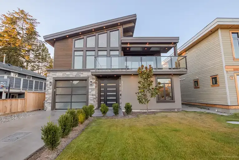 1305 Morris Cres #1A photo 1
