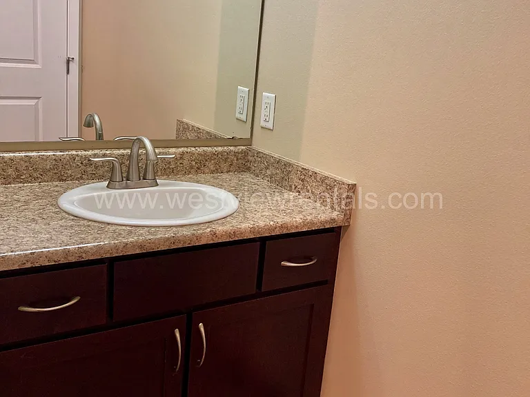 200 E Maple St — Photo 488