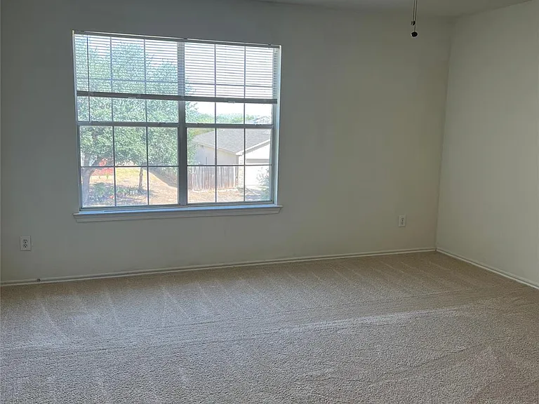 1209 Amberwood Loop — Photo 11