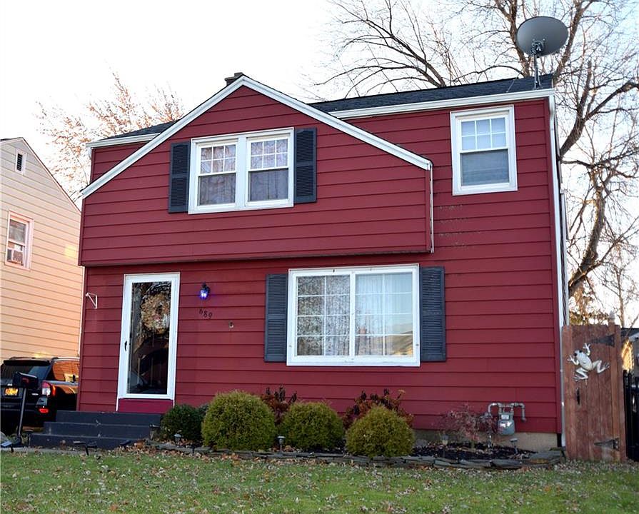 1st image of 689 Moore Ave