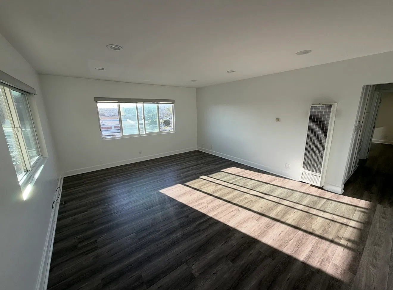 2 bed, 900 sqft, $3,795 — Photo 2