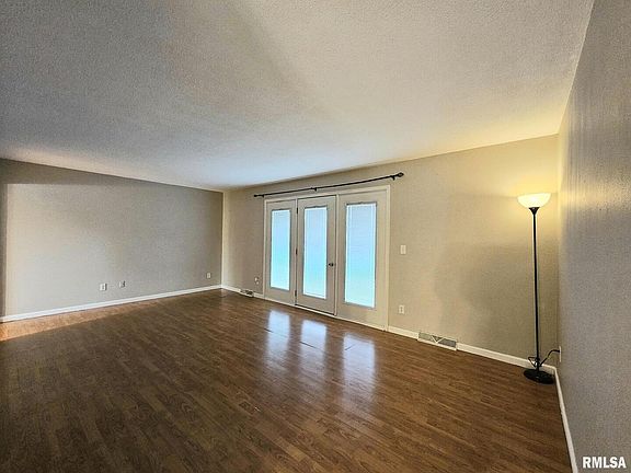 4th image of 2418 W Fulliam Ave