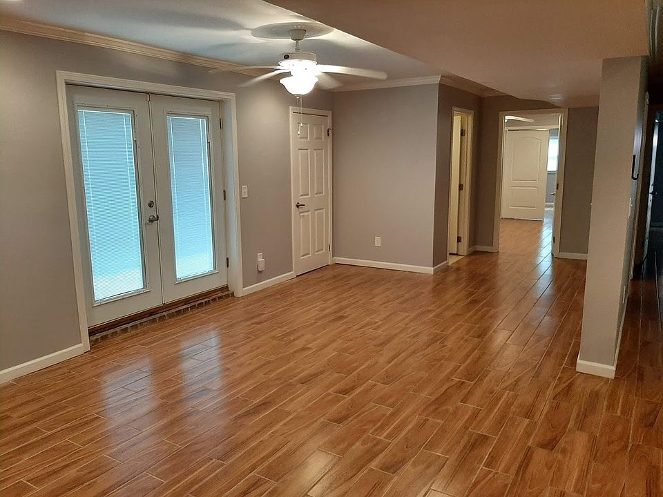 1st image of 104 Elementary Dr #B