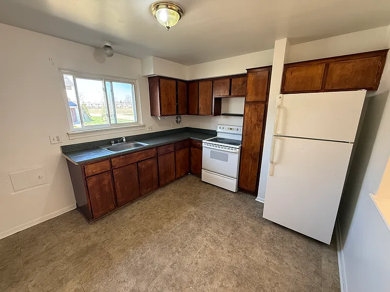 29250 Longview Ave #14 — Photo 3