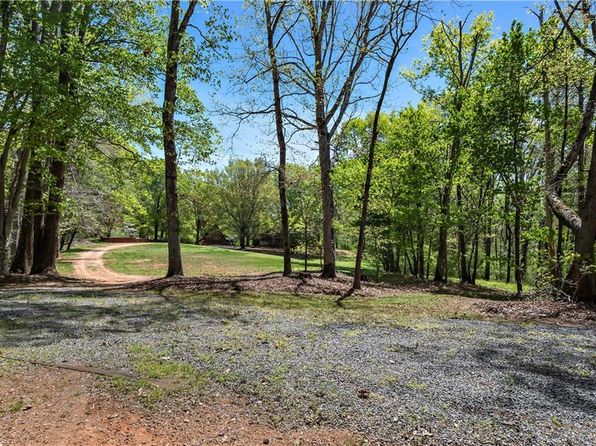 2950 Beroth Rd, Pfafftown, NC 27040