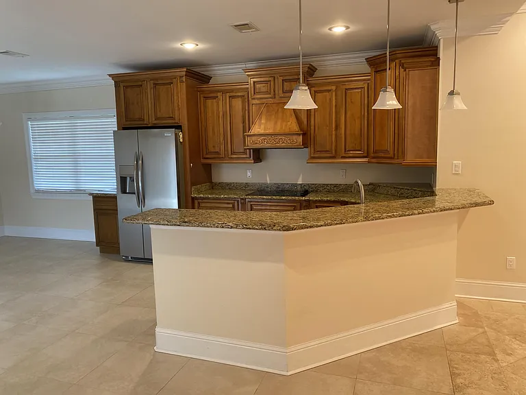 247 Oak Dr — Photo 2