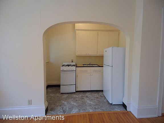 3rd image of 2204 E Ivanhoe Pl #7522773