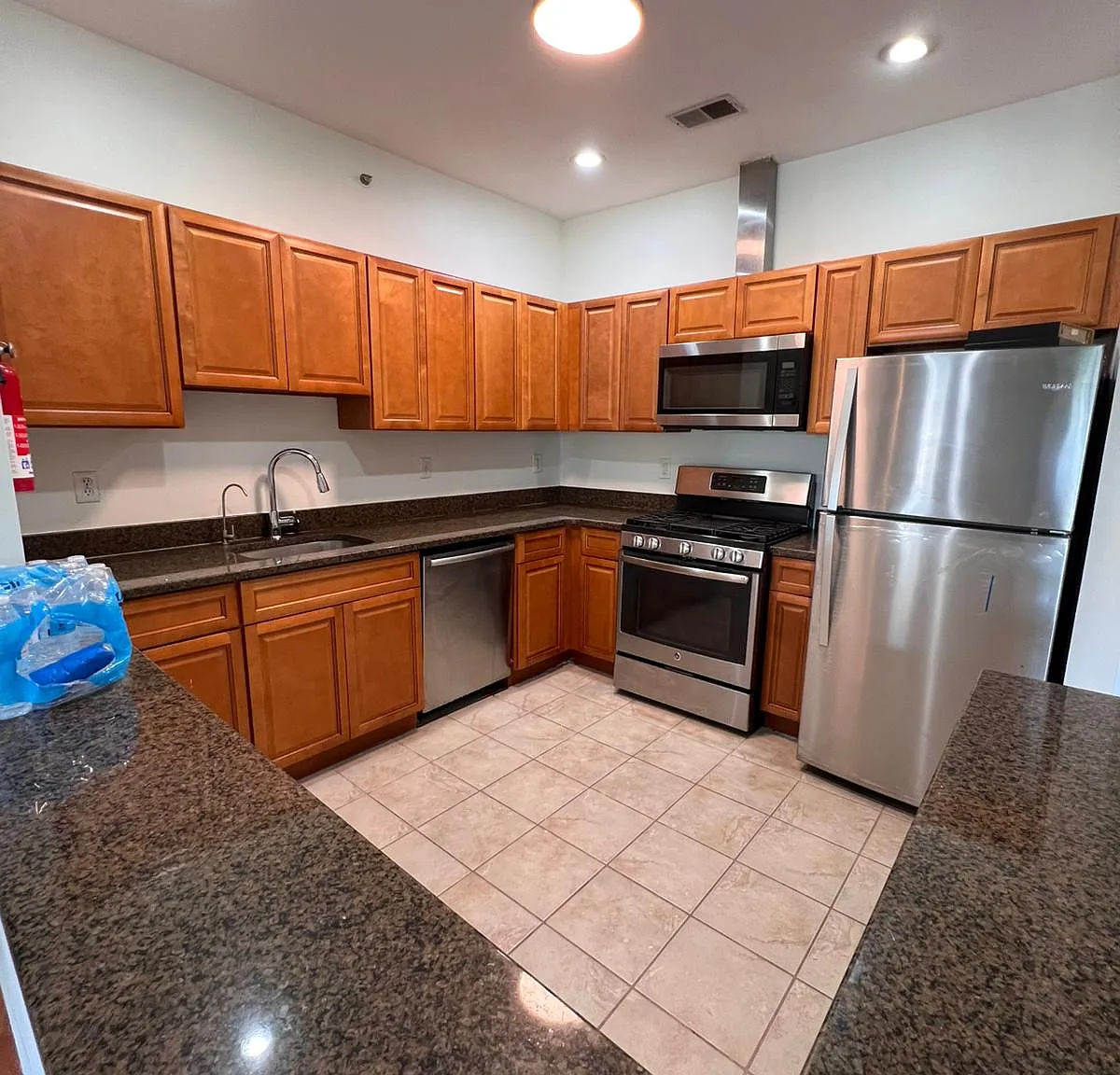 2 bed, 1200 sqft, $2,550 — Photo 2