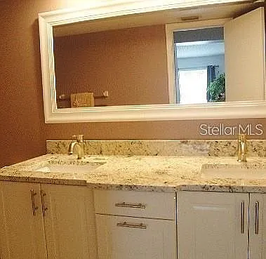 2 bed, 2.0 bath, 1075 sqft, $2,400 — Photo 3