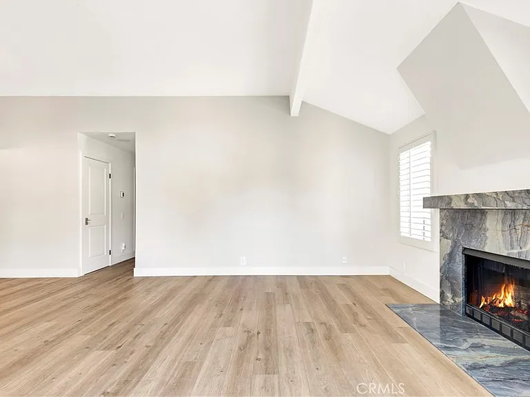 114 Corsica Dr — Photo 10