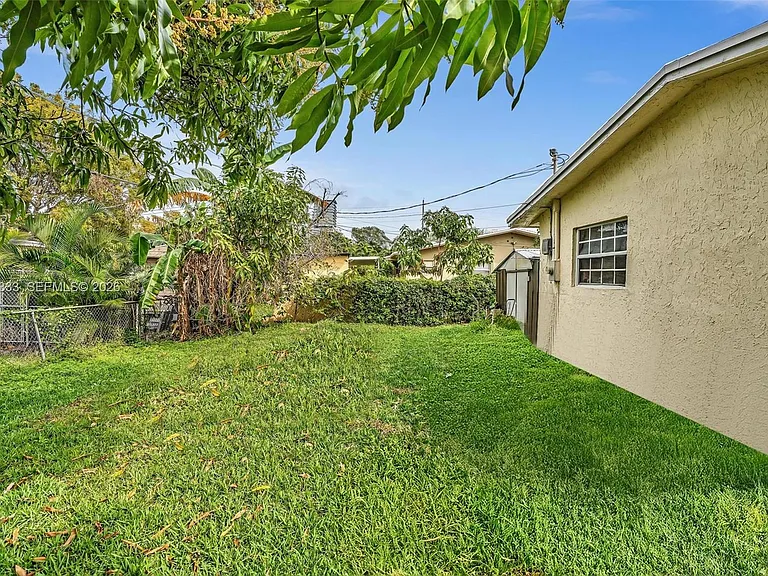 2631 NE 214th St — Photo 40
