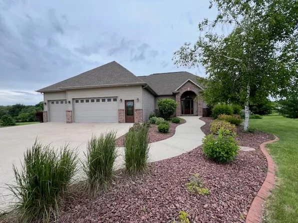 N6393 Tradewinds Cir, Beaver Dam, WI 53916