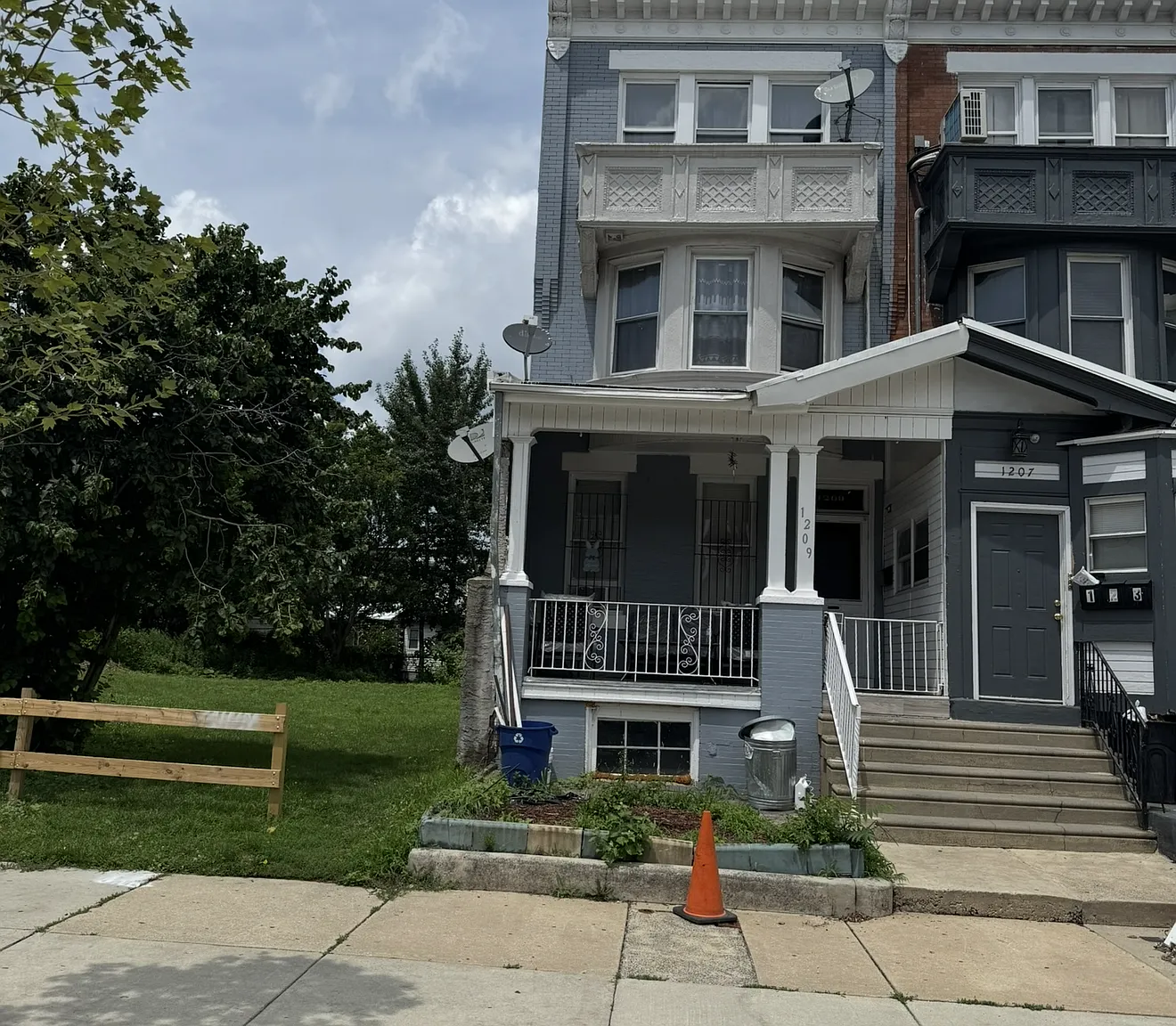 1209 W Erie Ave — Photo 1