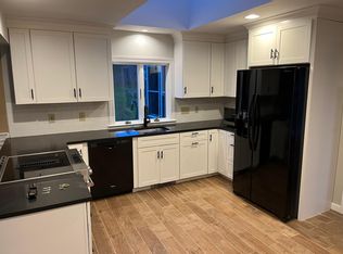 124 Woodland Dr, Portsmouth, RI 02871