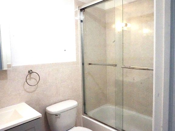 4th image of 342 Forrest St #1