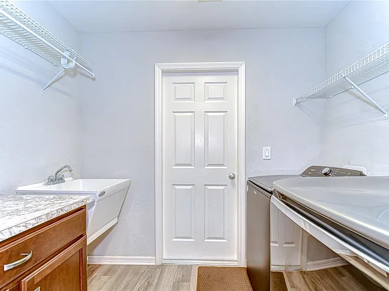 6731 Castle Green Pl — Photo 36