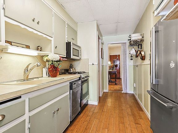 3rd image of 1883 Willoughby Ave