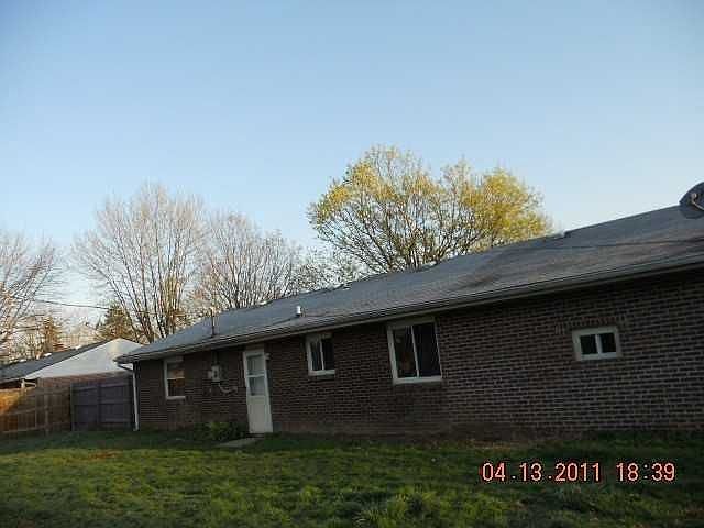 2nd image of 423 Sycamore Rd