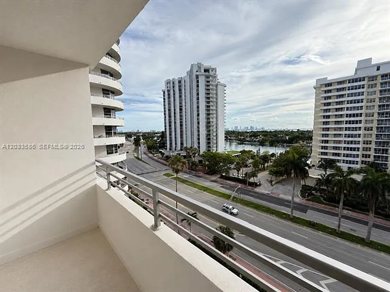 5555 Collins Ave #9V — Photo 17