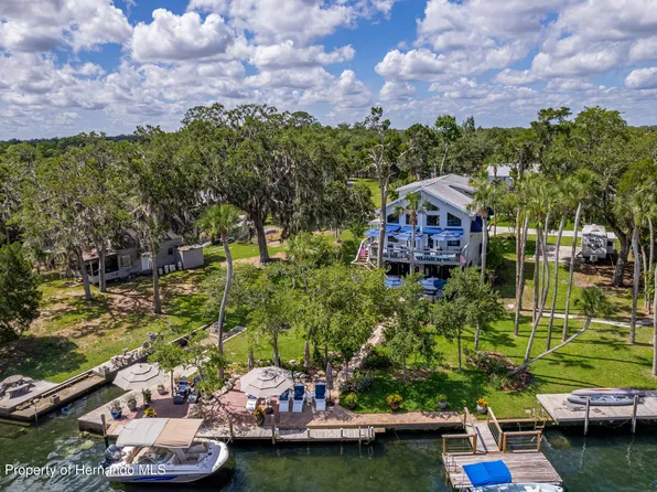 5233 Tuscawilla Dr, Weeki Wachee, FL 34607