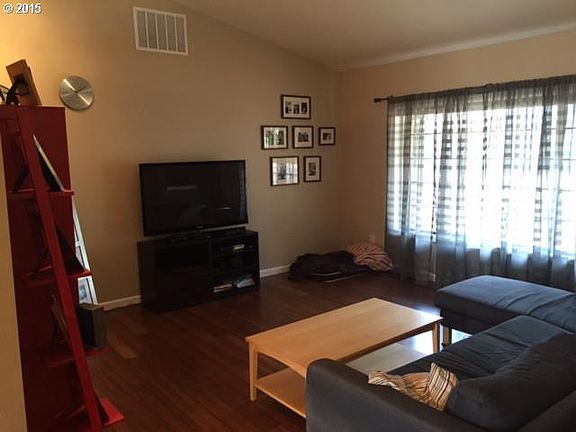 4th image of 13165 SW Laurmont Dr