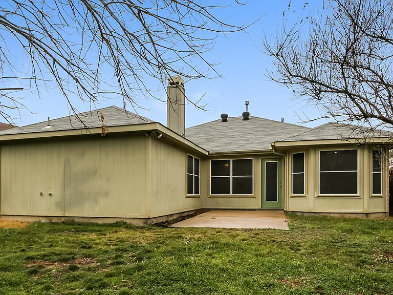 1037 Harriman Dr — Photo 16
