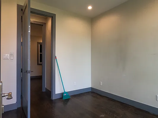 Rented by ERNY LLC | media 15