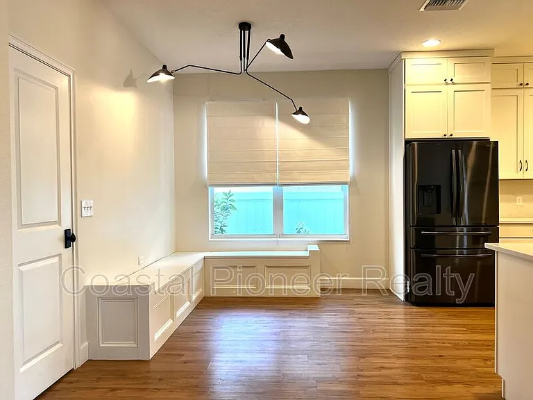 1738 W Spruce St — Photo 15
