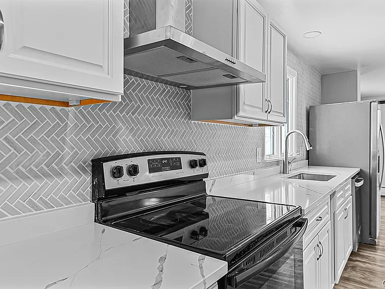 11 Winmar Cres — Photo 19