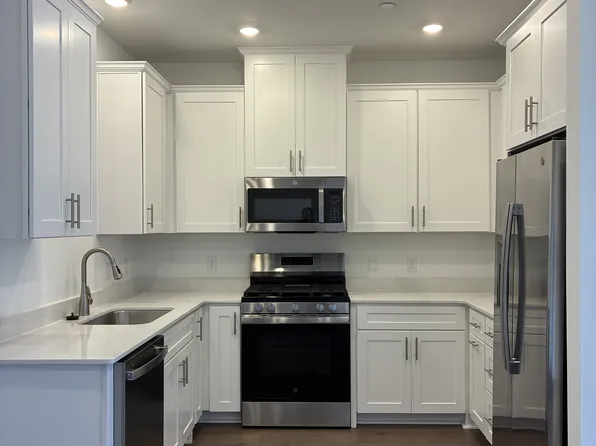 132 Leona Stewart Ln, Pennington, NJ