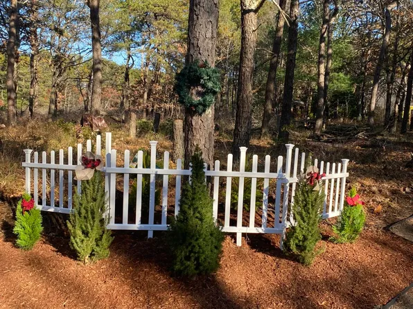 82 Sampsons Mill Road, Mashpee, MA 02649