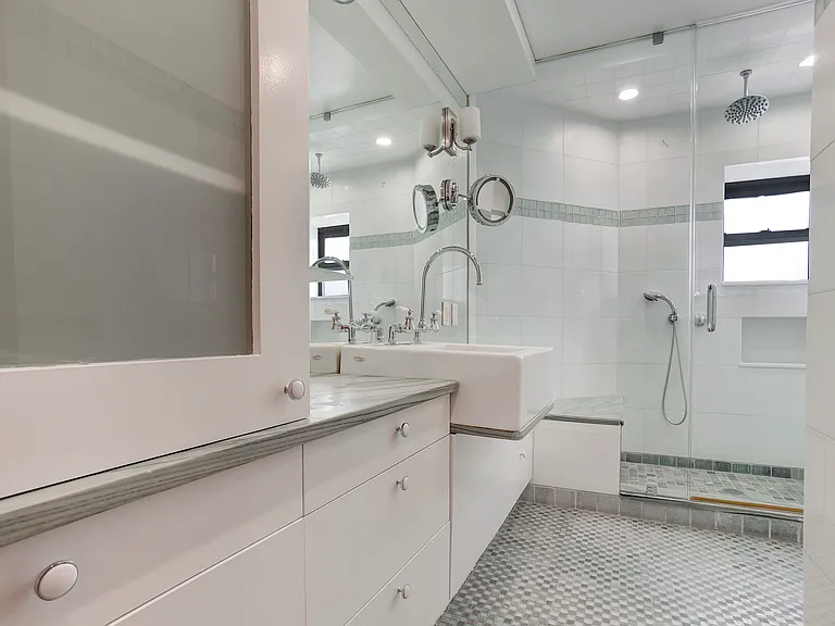355 E 72nd St #1 — Photo 21