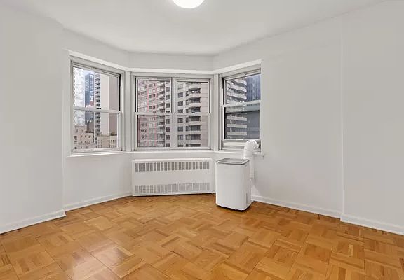4th image of 300 E 46th St APT 17J