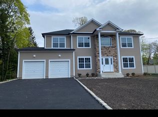 540 Grand Blvd, Deer Park, NY 11729