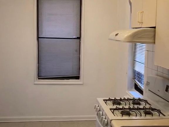 4th image of 15020 71st Ave APT 4D