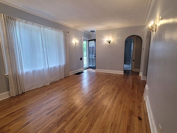 5th image of 137 N Kingston Rd