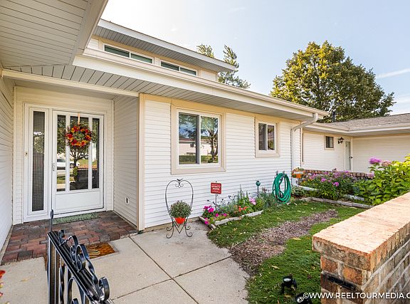 3rd image of 1103 Cranbrook Dr