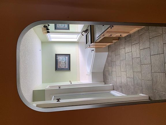 5th image of 234 W Westmount Cres