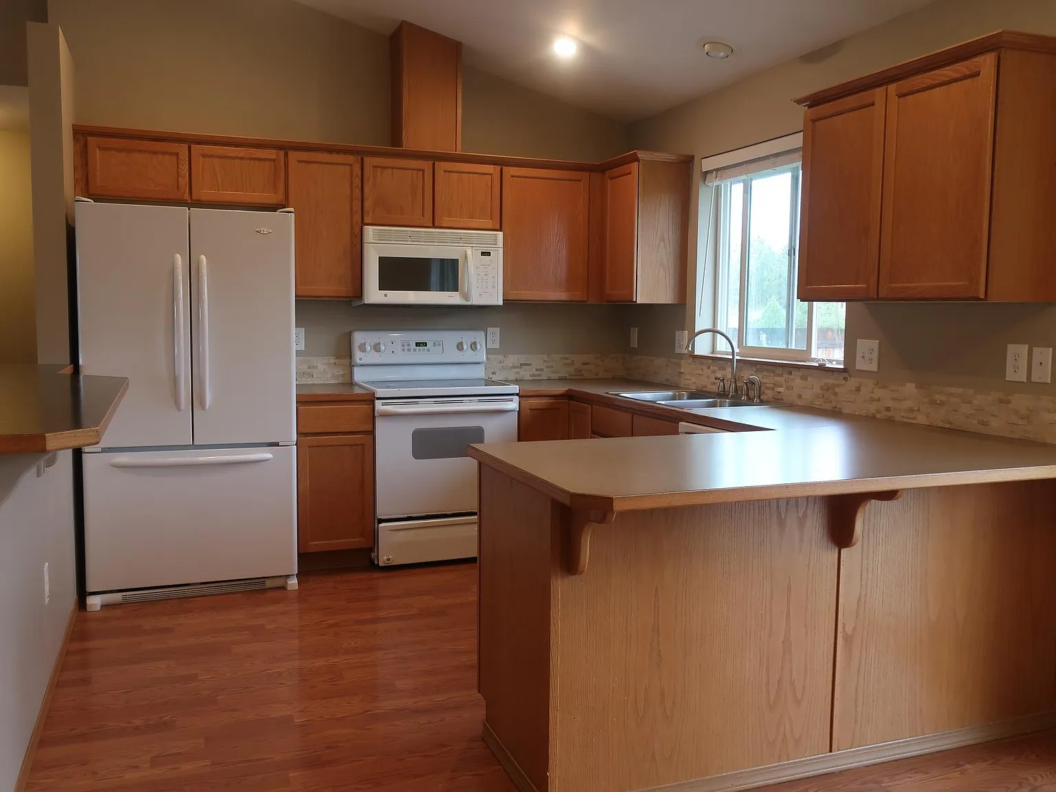 3 bed, 1300 sqft, $2,495 — Photo 4