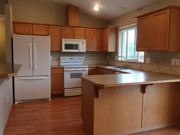 2514 Aviation Dr — Photo 4