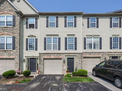2762 Hunters Crest Dr, York, PA, 17402
