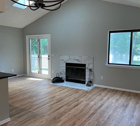 4th image of 212 Grenadier Ct