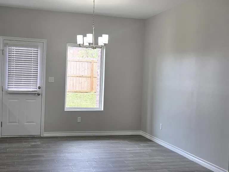 Encino Crossing — Photo 34