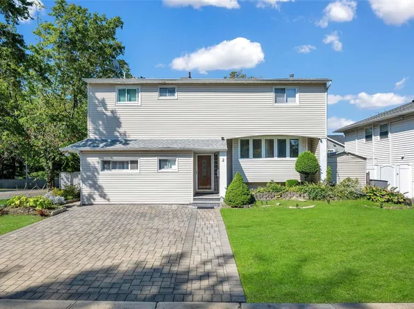 2 Burbank Place, Plainview, NY 11803