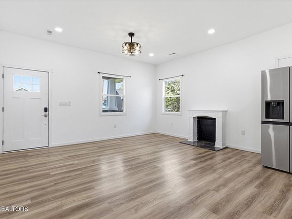 4th image of 2824 Linden Ave