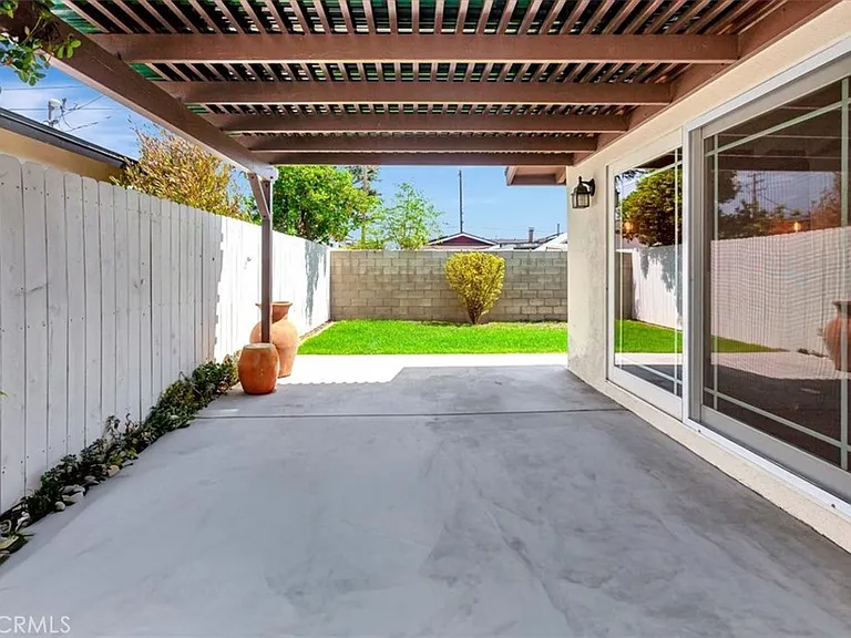 1522 W Robin Rd — Photo 3