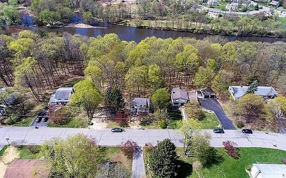5th image of 9 Westwood Dr