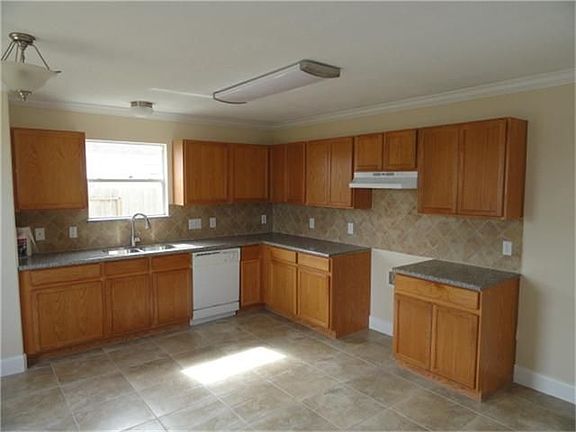 4th image of 9210 Highland Lodge Ln