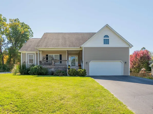 905 Crosscreek Dr, Christiansburg, VA 24073